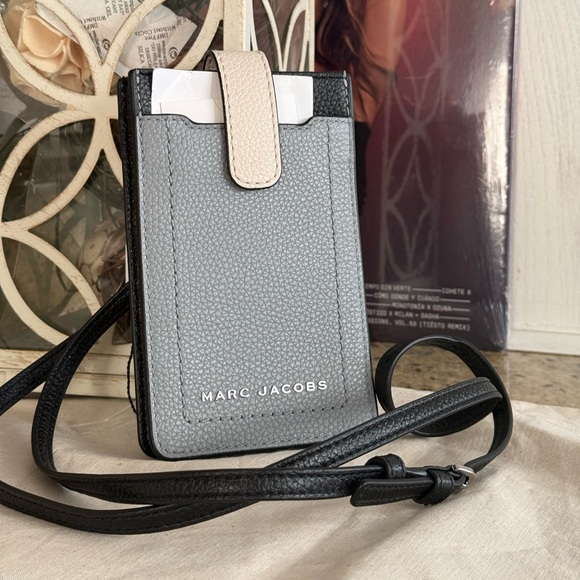 New Marc Jacobs Groove Pebble Leather Phone Crossbody Bag Prune Black/light Blue - Picture 4 of 8